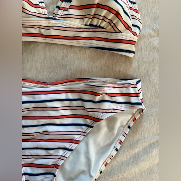 Bikini - Picture 2 of 5